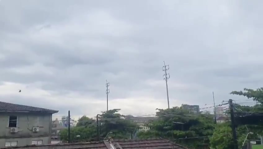 ?太壕了！内马尔参加桑托斯首训前，乘坐直升机抵达球场