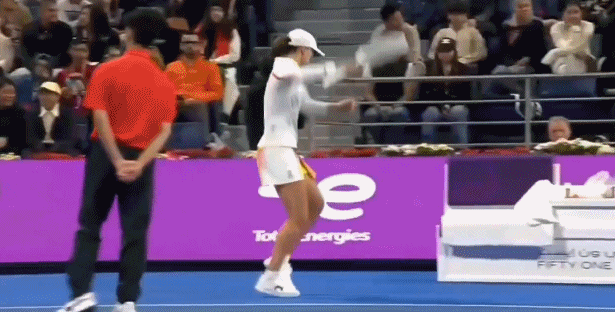 笑麻了?奥斯塔彭科:赛前就自信能赢,我知道怎么打斯瓦泰克