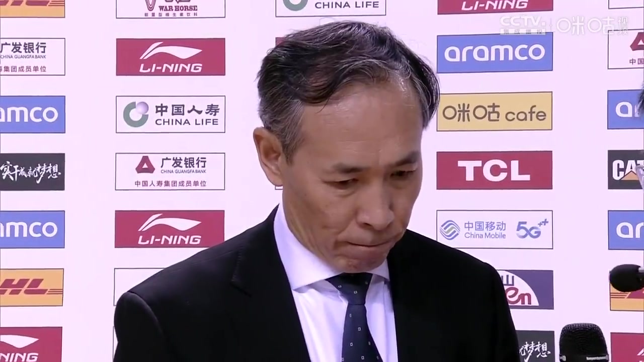 许利民：对戴维斯的防守做得不好 此役对即将开始的季后赛有帮助